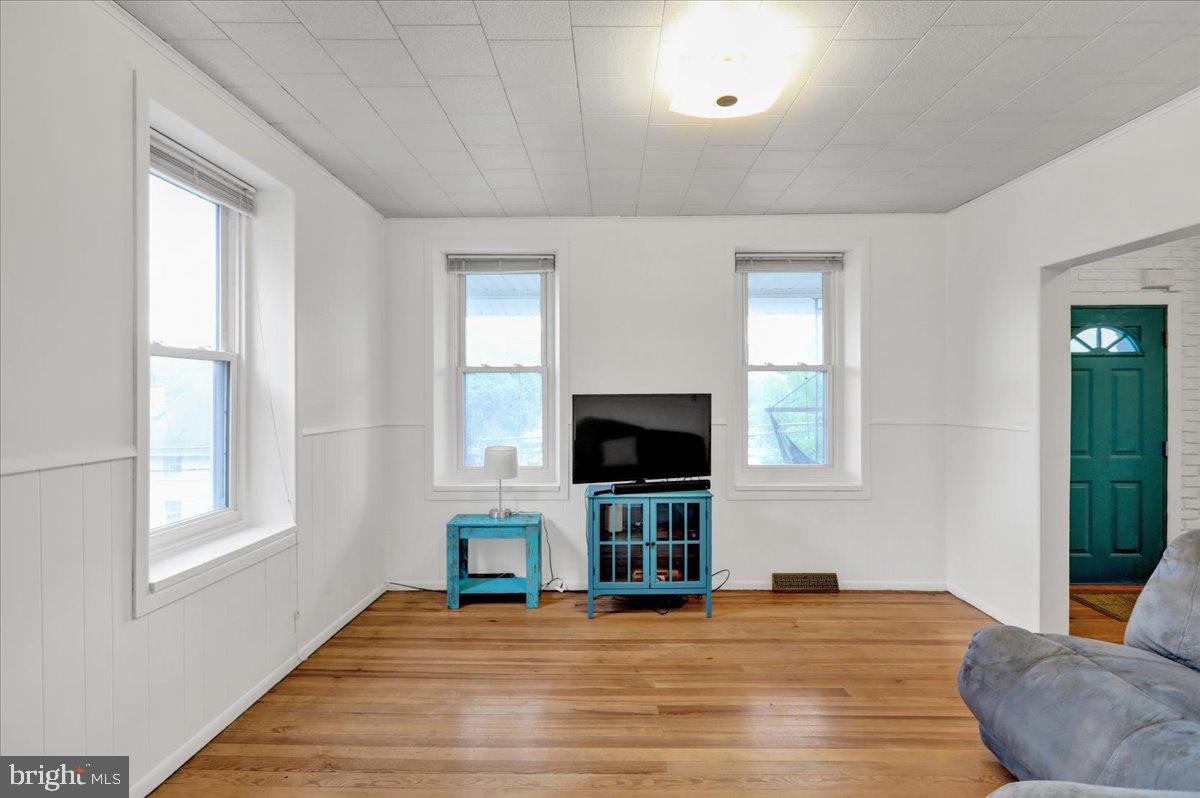 1374 Friedensburg Road Reading, PA 19606 - Photo 8 of 32 original hardwood