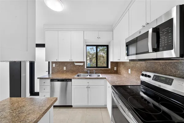 $3,500 | 3255 Southwest 60th Avenue, Miami, FL 33155