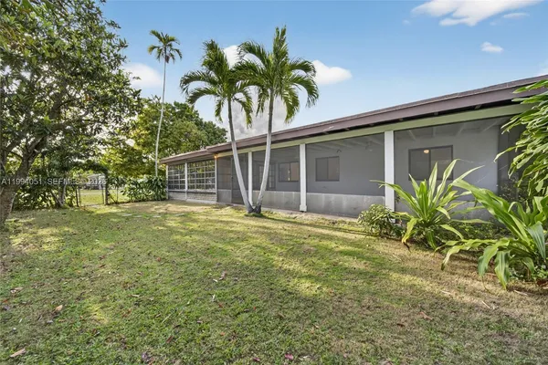 $3,500 | 3255 Southwest 60th Avenue, Miami, FL 33155