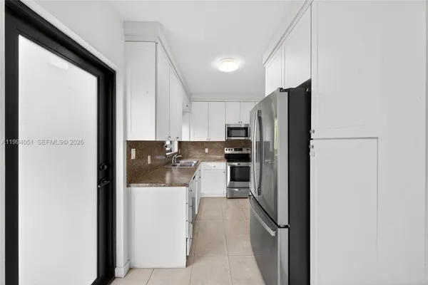 $3,500 | 3255 Southwest 60th Avenue, Miami, FL 33155