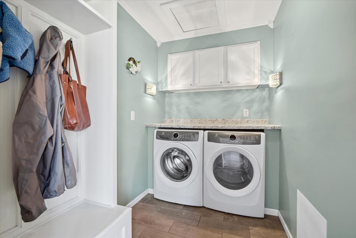 206 North Grove Street Normal, IL 61761 - Photo 13 of 24 a utility room with dryer and washer