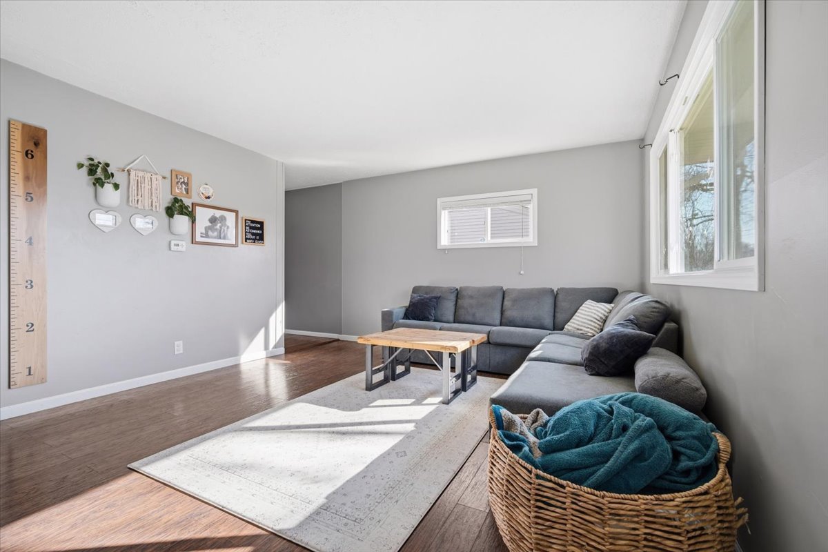 206 North Grove Street Normal, IL 61761 - Photo 6 of 24 a living room with furniture and a window