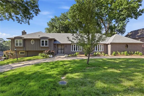 $550,000 | 1110 West 113th Street, Kansas City, MO 64114