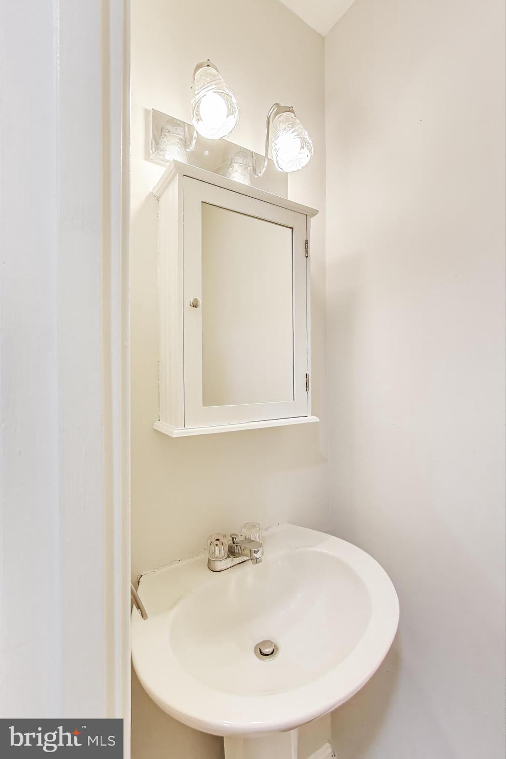 17520 Hoskinson Road Poolesville, MD 20837 - Photo 11 of 31 a bathroom with a sink and a mirror