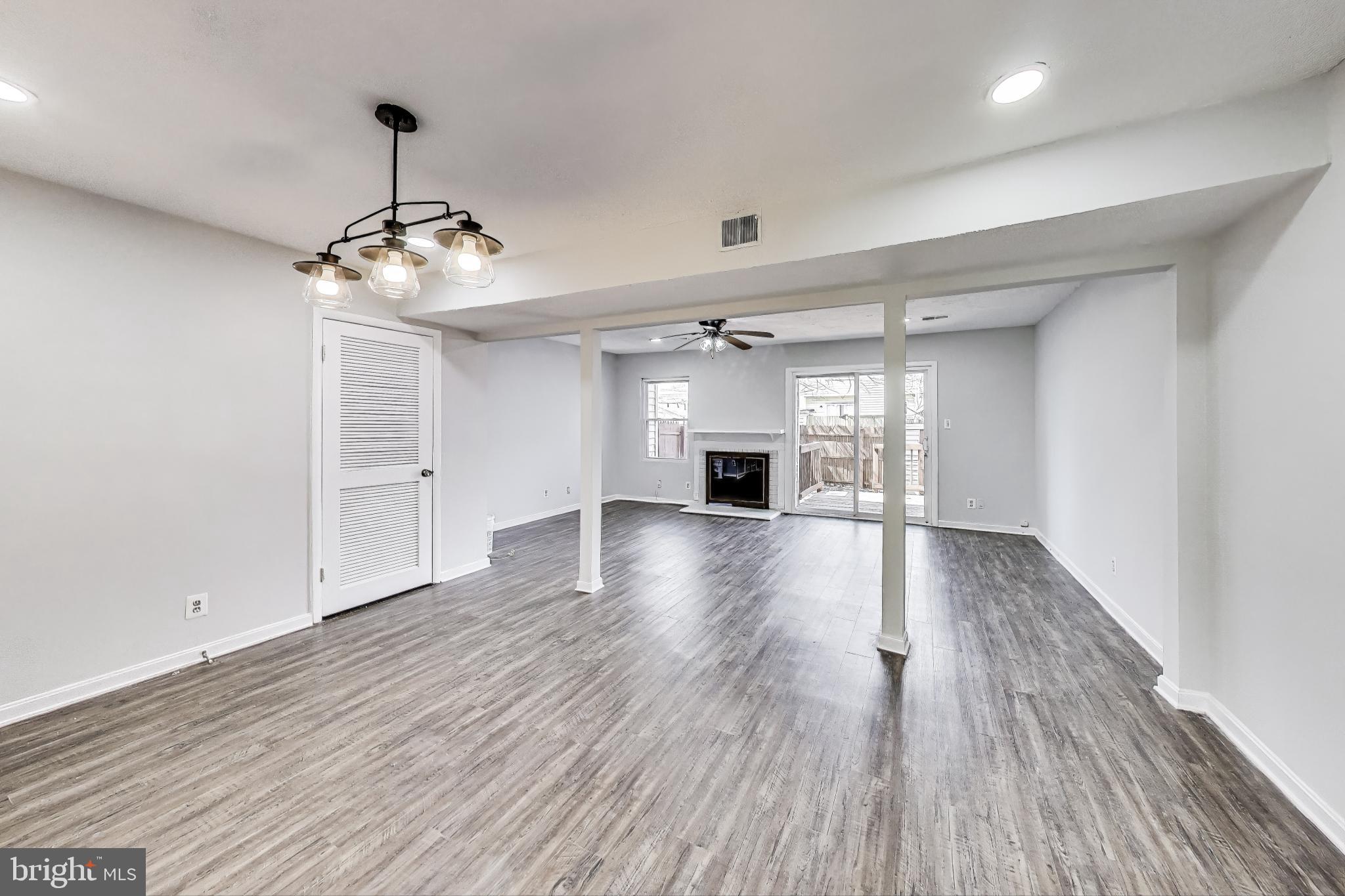 17520 Hoskinson Road Poolesville, MD 20837 - Photo 5 of 31 a view of livingroom with hardwood floor and a ceiling fan