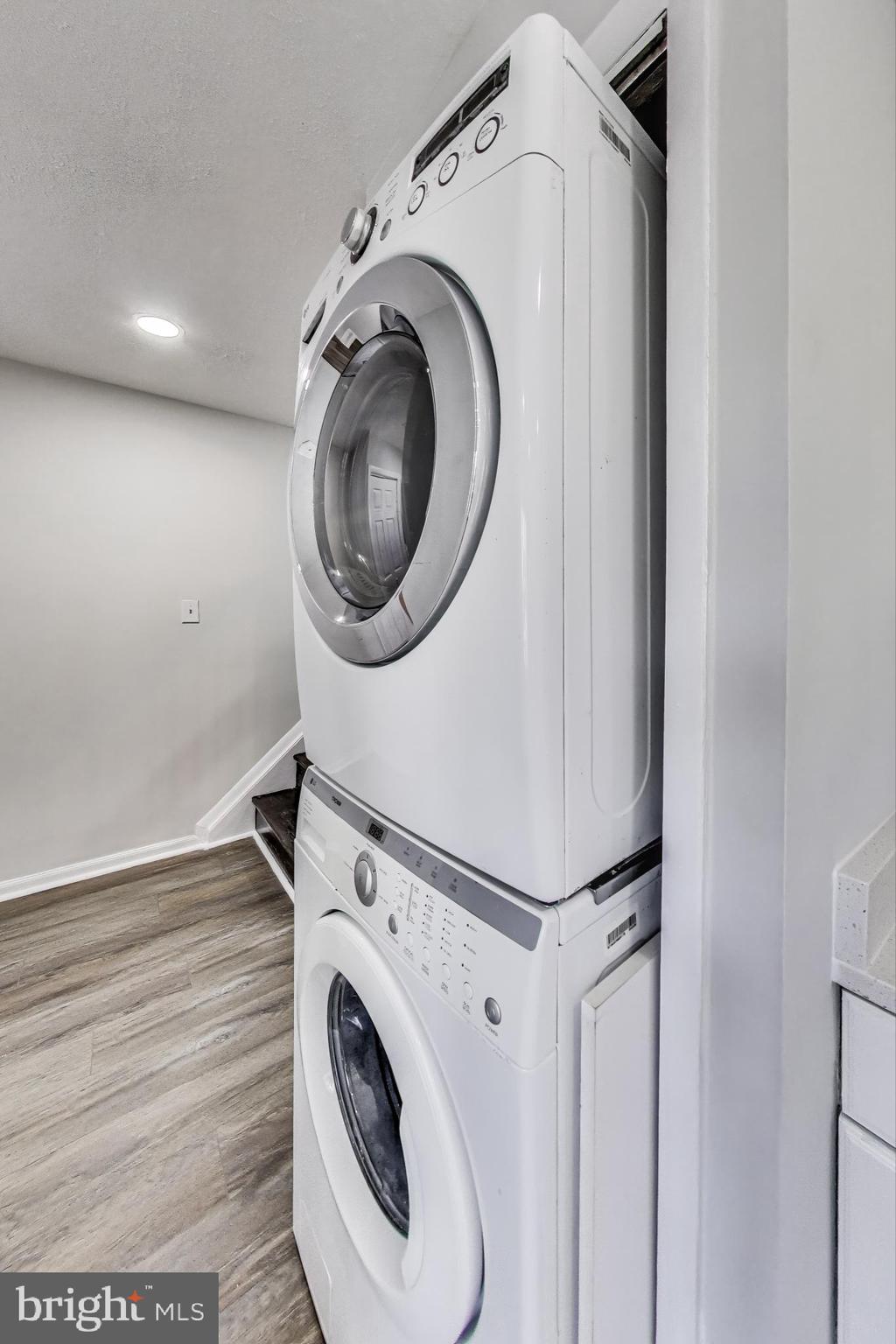 17520 Hoskinson Road Poolesville, MD 20837 - Photo 10 of 31 a utility room with dryer and washer