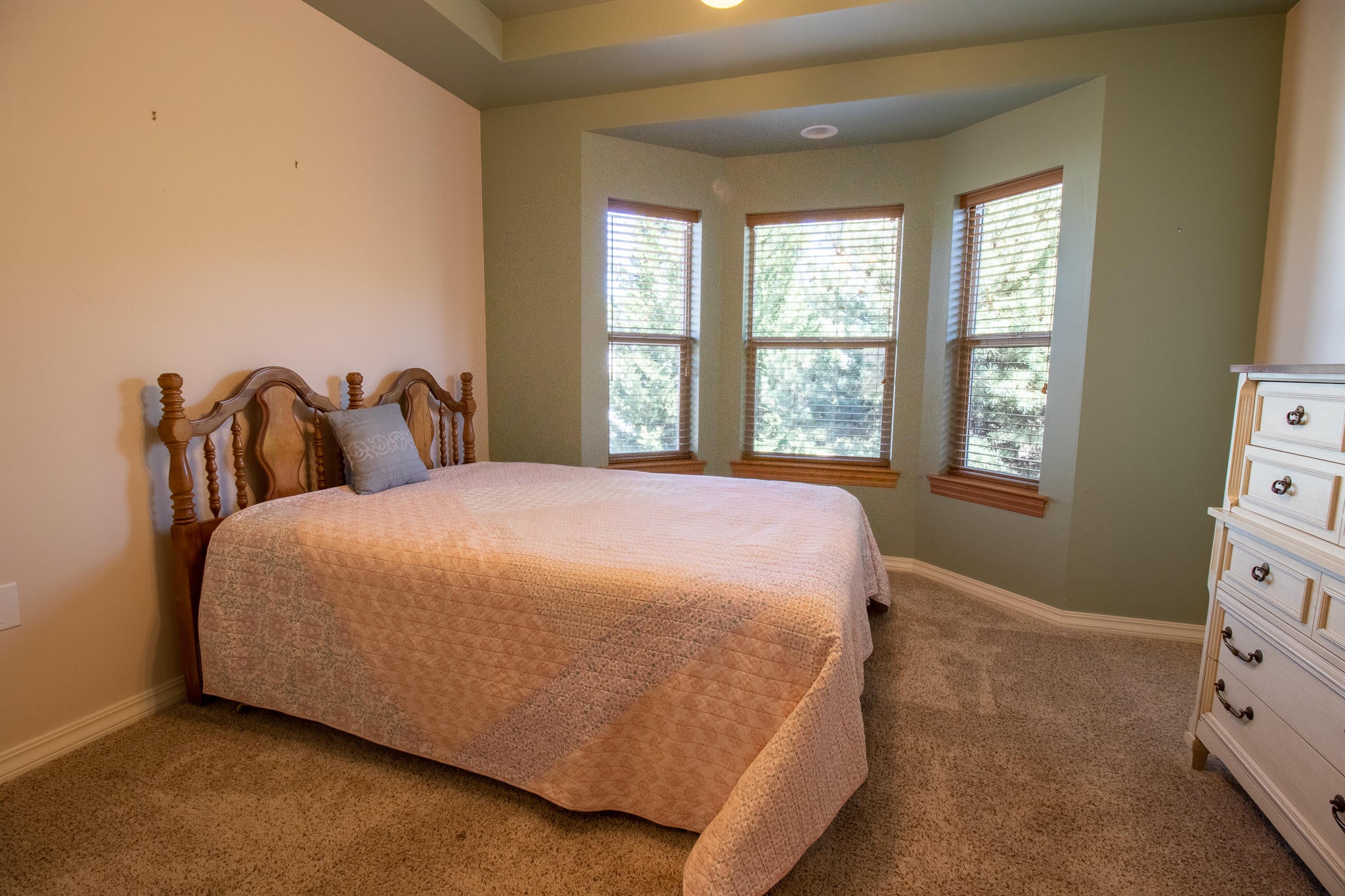 1381 Foss Road Talent, OR 97540 - Photo 18 of 41 Guest bedroom