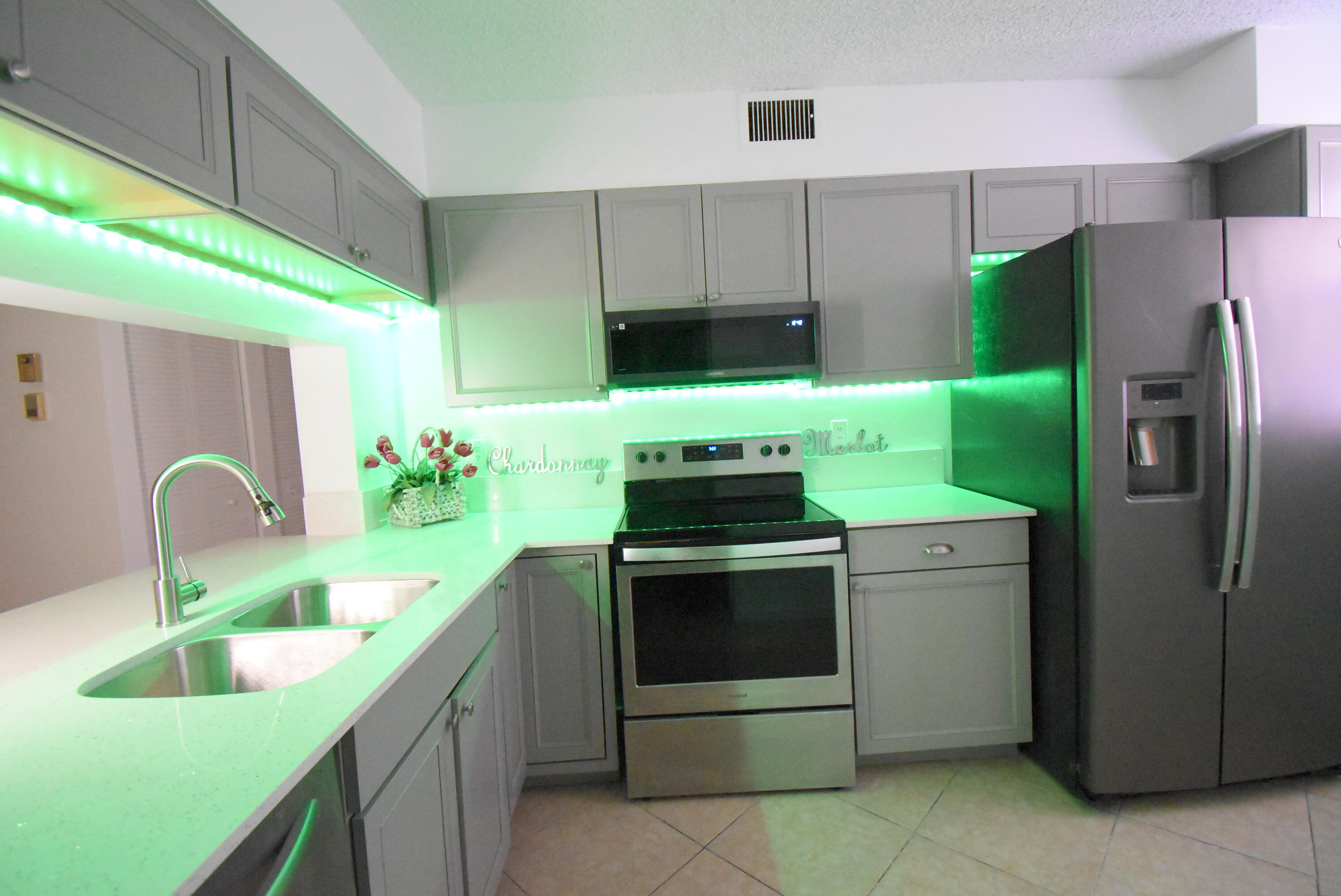 3375 Jaywood Terrace, Unit J103 Boca Raton, FL 33431 - Photo 21 of 32 KITCHEN