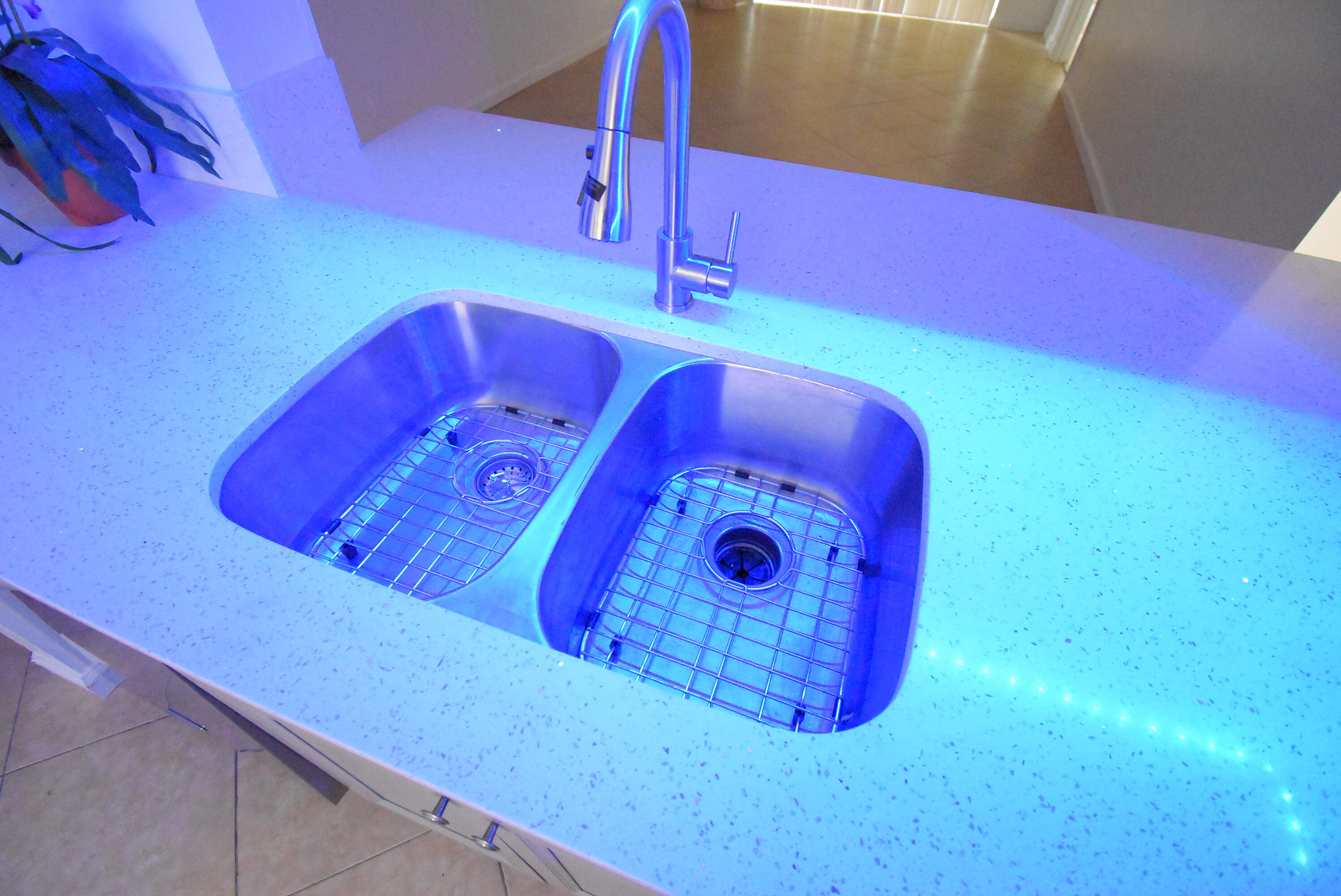 3375 Jaywood Terrace, Unit J103 Boca Raton, FL 33431 - Photo 22 of 32 KITCHEN