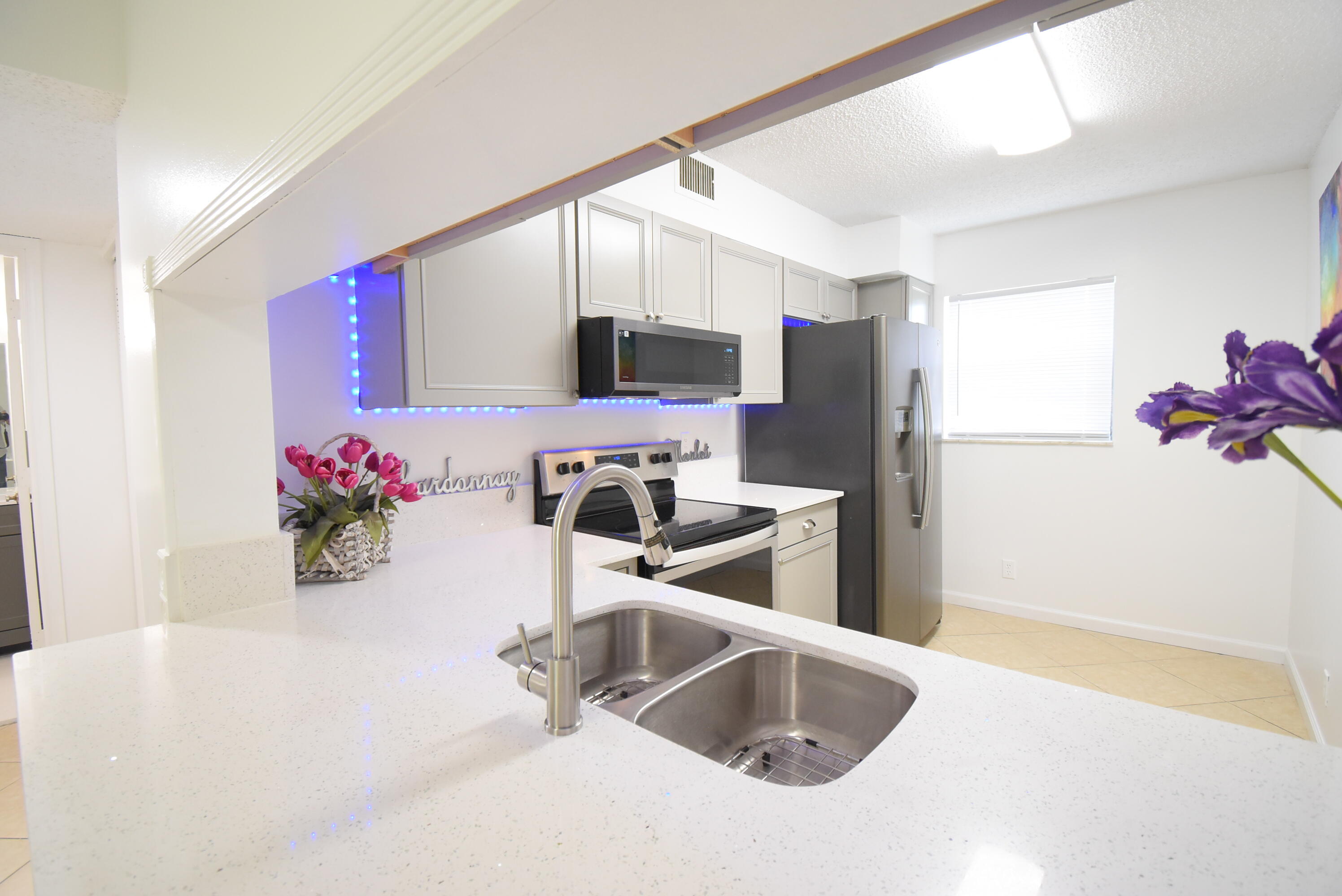 3375 Jaywood Terrace, Unit J103 Boca Raton, FL 33431 - Photo 24 of 32 KITCHEN