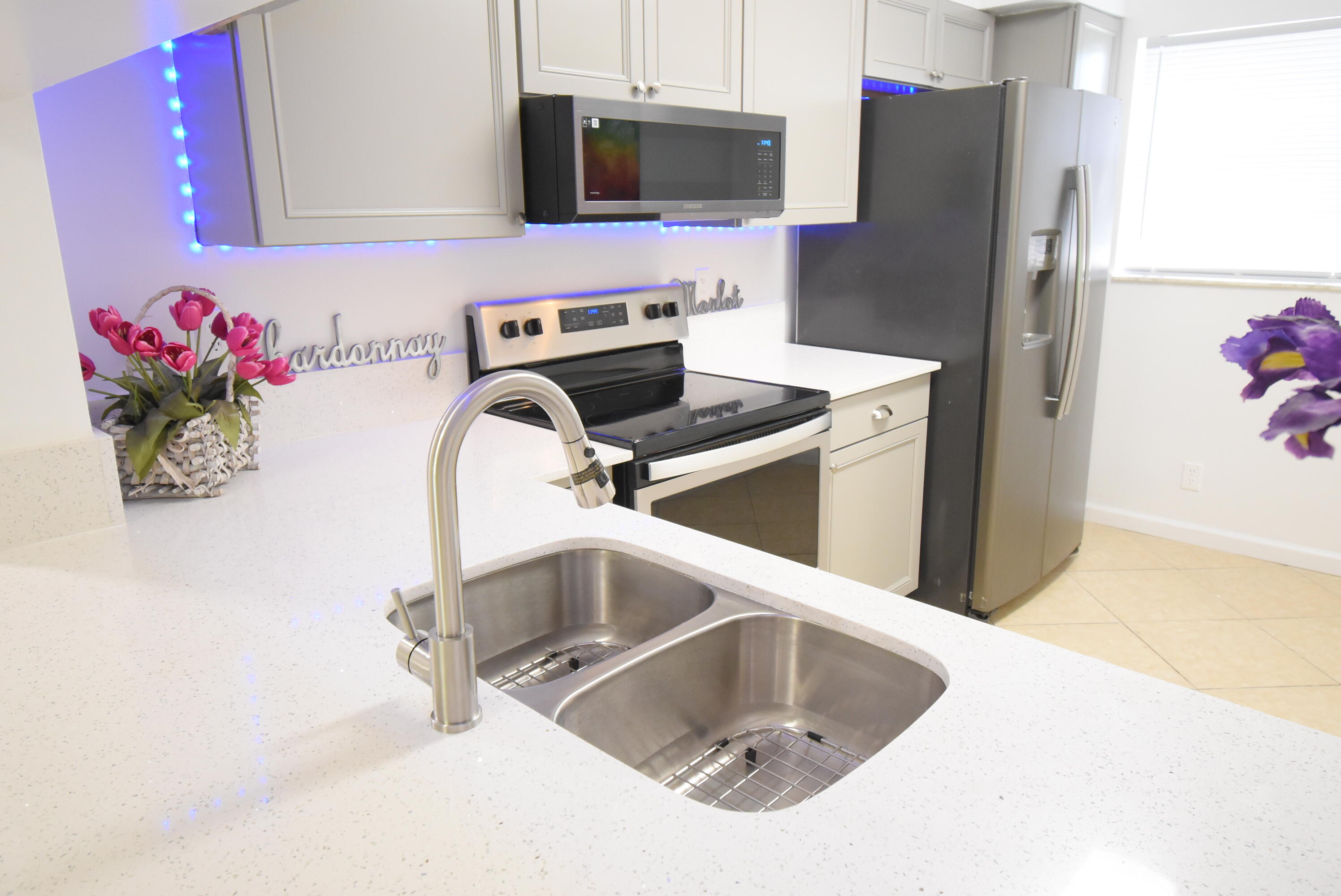 3375 Jaywood Terrace, Unit J103 Boca Raton, FL 33431 - Photo 5 of 32 KITCHEN