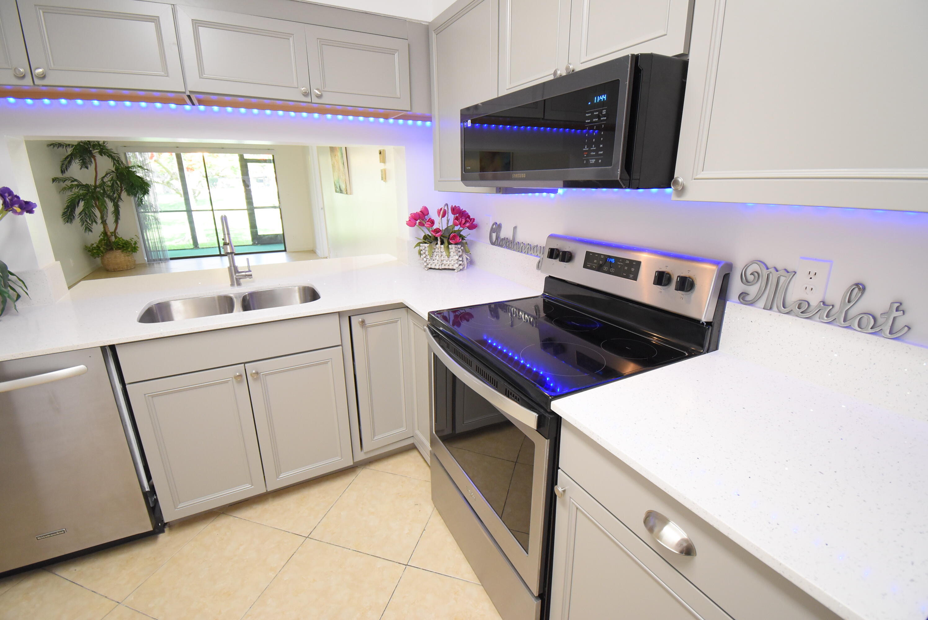 3375 Jaywood Terrace, Unit J103 Boca Raton, FL 33431 - Photo 6 of 32 KITCHEN