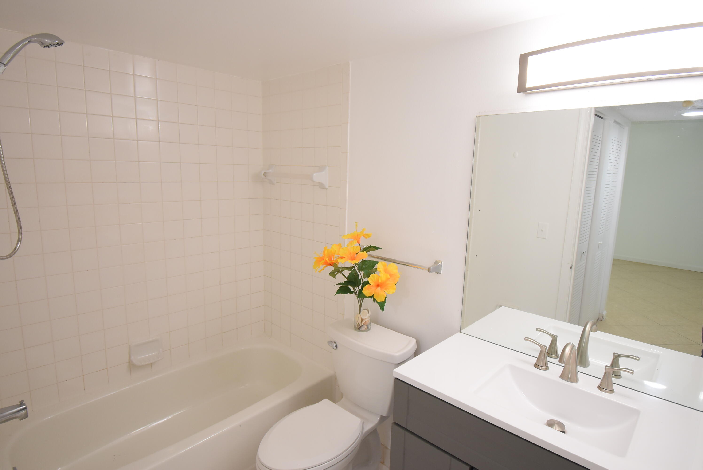 3375 Jaywood Terrace, Unit J103 Boca Raton, FL 33431 - Photo 9 of 32 SECOND BATHROOM