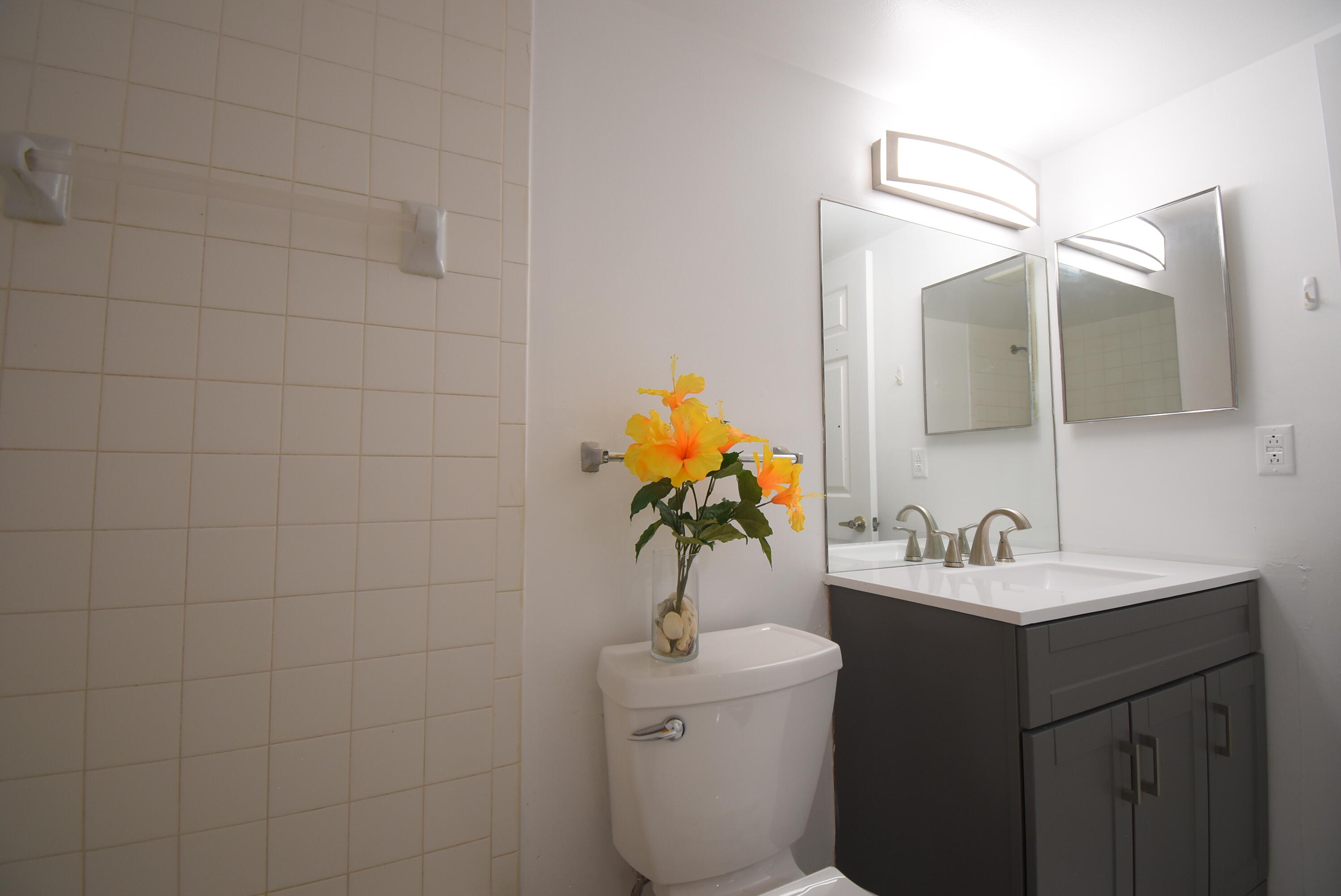 3375 Jaywood Terrace, Unit J103 Boca Raton, FL 33431 - Photo 10 of 32 SECOND BATHROOM