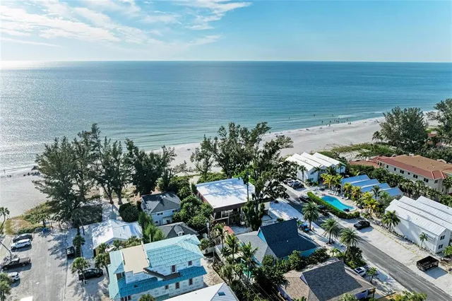 $700,000 | 101 73rd Street, Unit 2, Holmes Beach, FL 34217