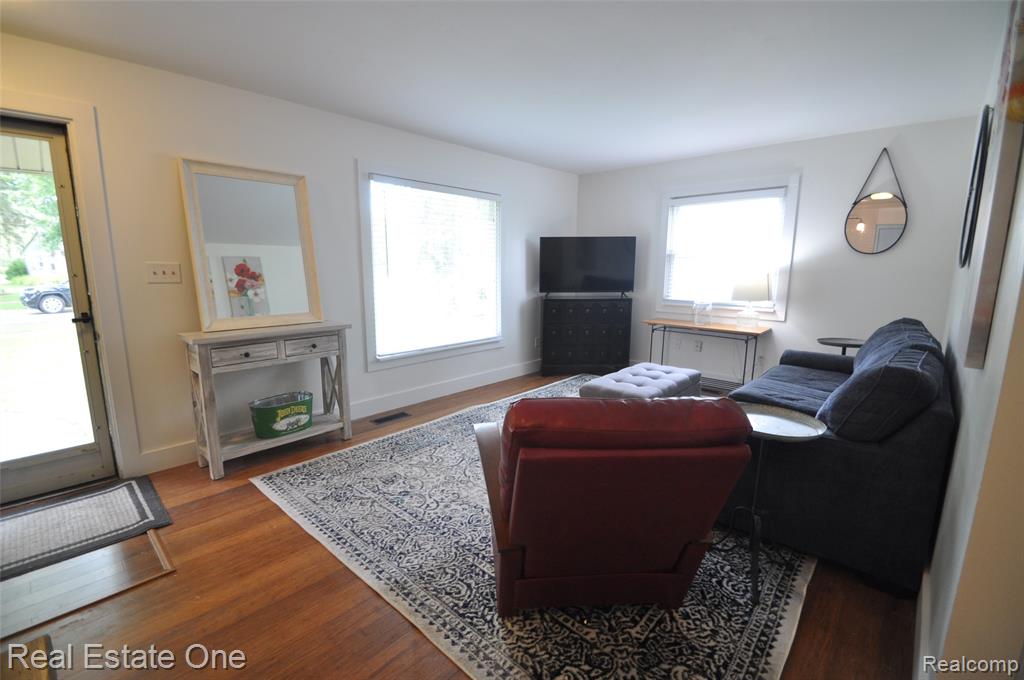 1070 Avon Manor Road Rochester Hills, MI 48307 - Photo 6 of 21