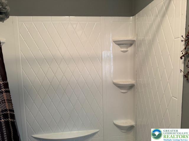192 Cartwright Road Blakeslee, PA 18610 - Photo 12 of 20 a bathroom with a shower