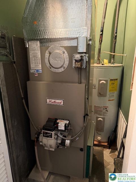 192 Cartwright Road Blakeslee, PA 18610 - Photo 20 of 20 a utility room with dryer and washer