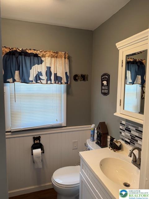 192 Cartwright Road Blakeslee, PA 18610 - Photo 10 of 20 a bathroom with a sink a toilet and mirror
