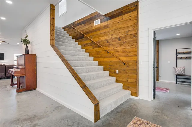 a view of entryway and hall