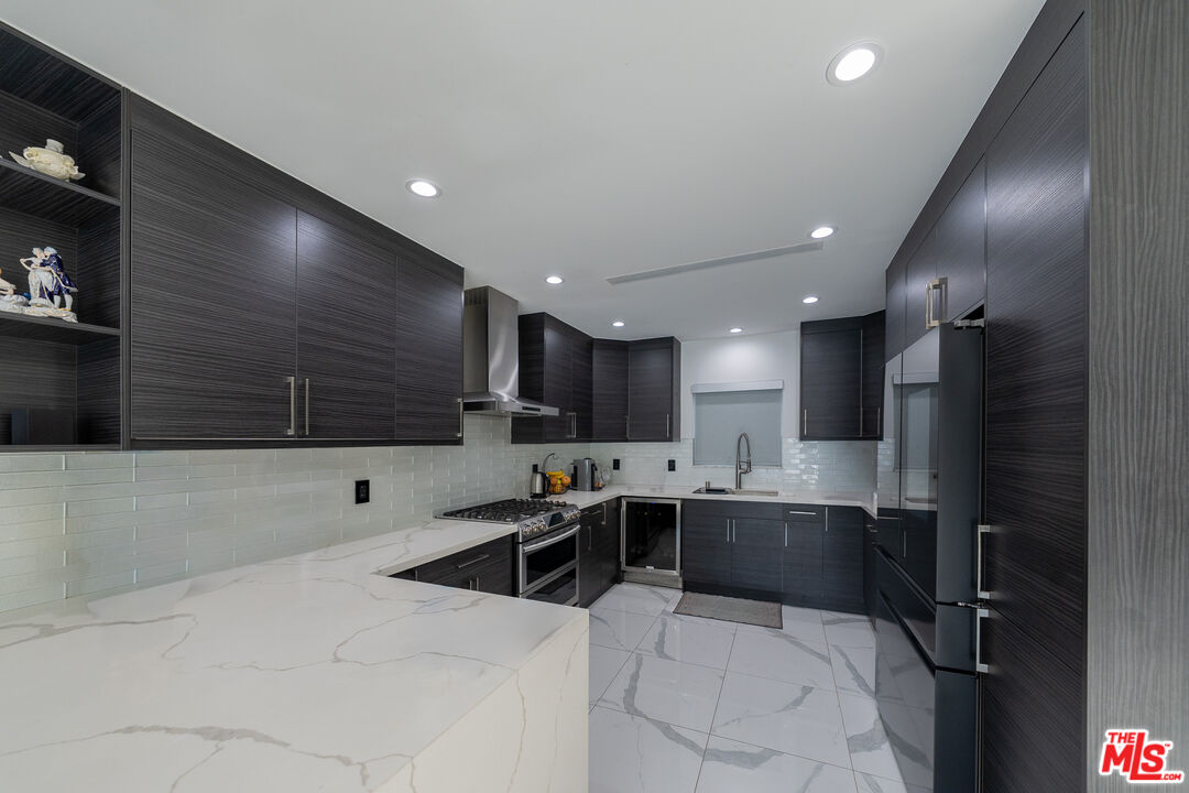 7719 Rhodes Avenue North Hollywood, CA 91605 - Photo 4 of 15