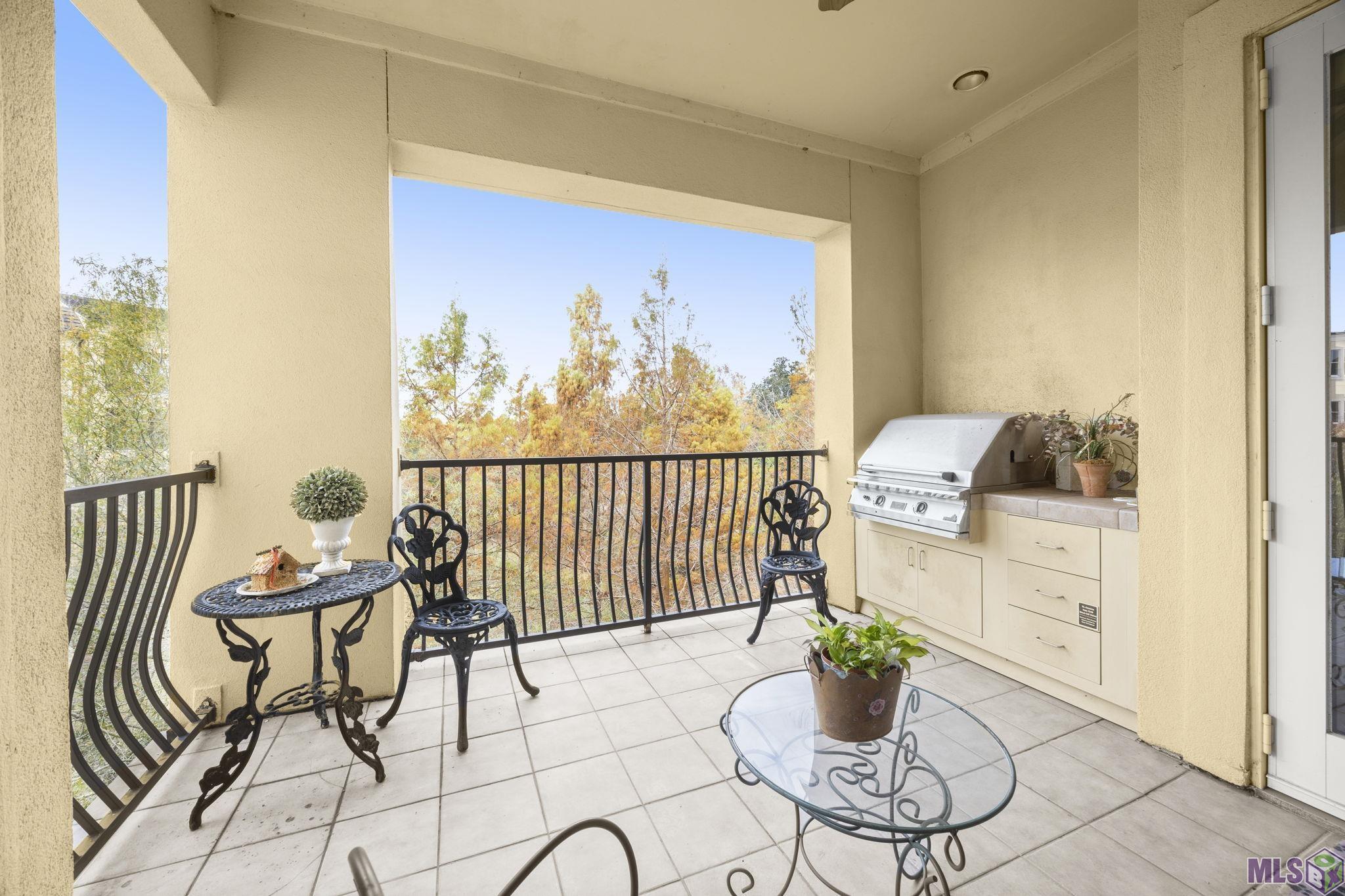 998 Stanford Avenue, Unit 417 Baton Rouge, LA 70808 - Photo 2 of 45 Balcony