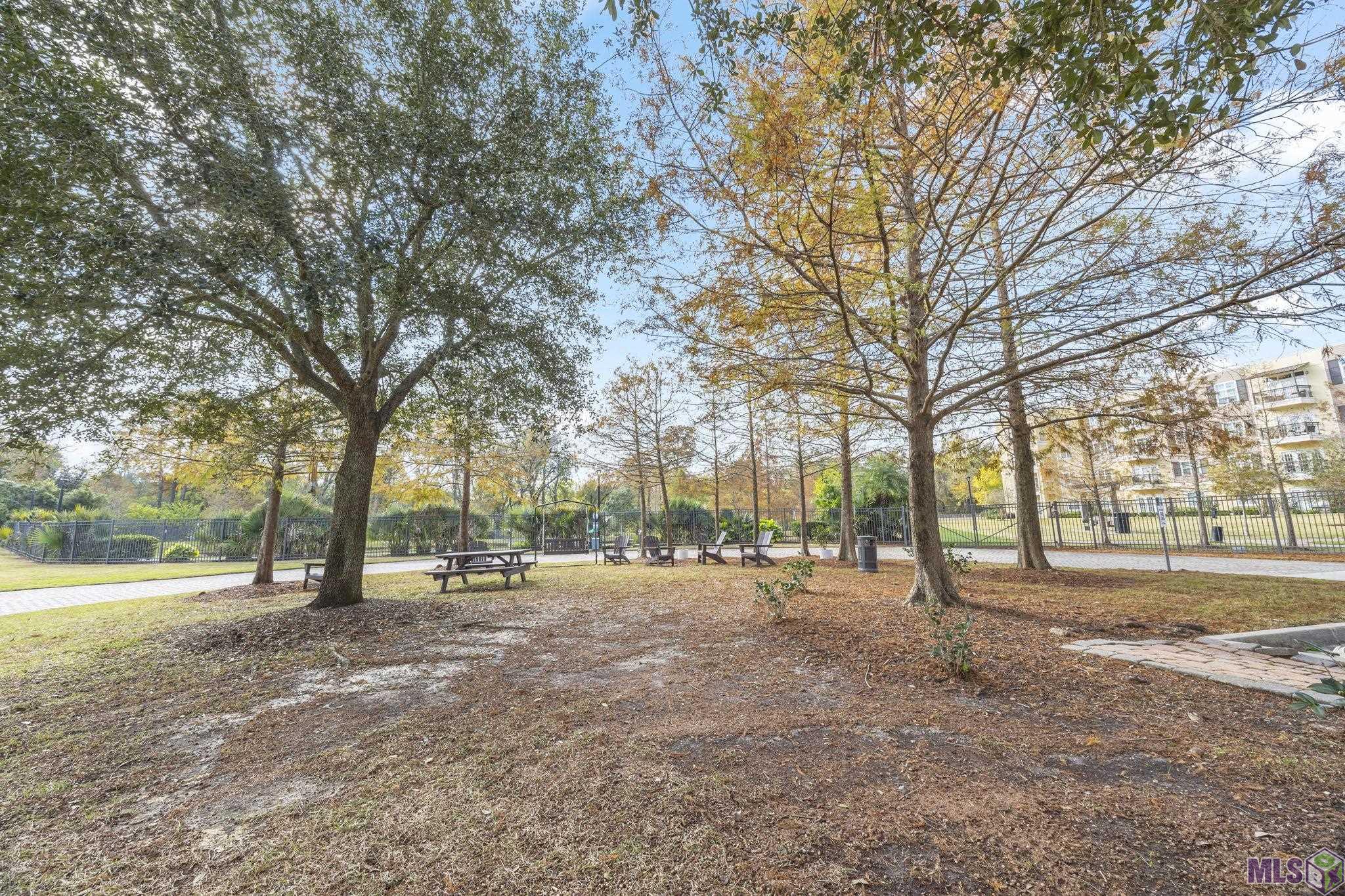 998 Stanford Avenue, Unit 417 Baton Rouge, LA 70808 - Photo 21 of 45 Seating Area By the Pond