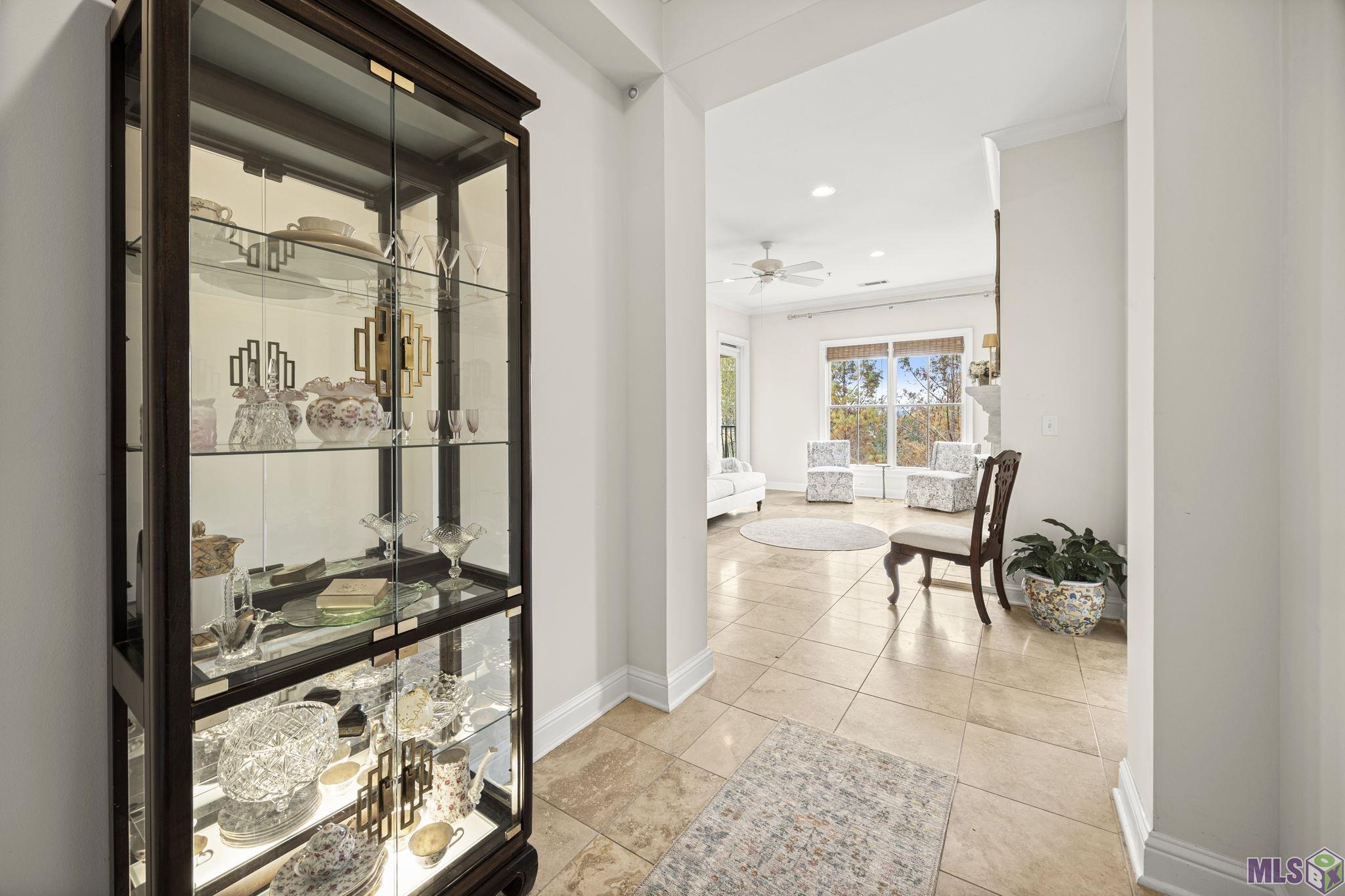 998 Stanford Avenue, Unit 417 Baton Rouge, LA 70808 - Photo 3 of 45 Foyer