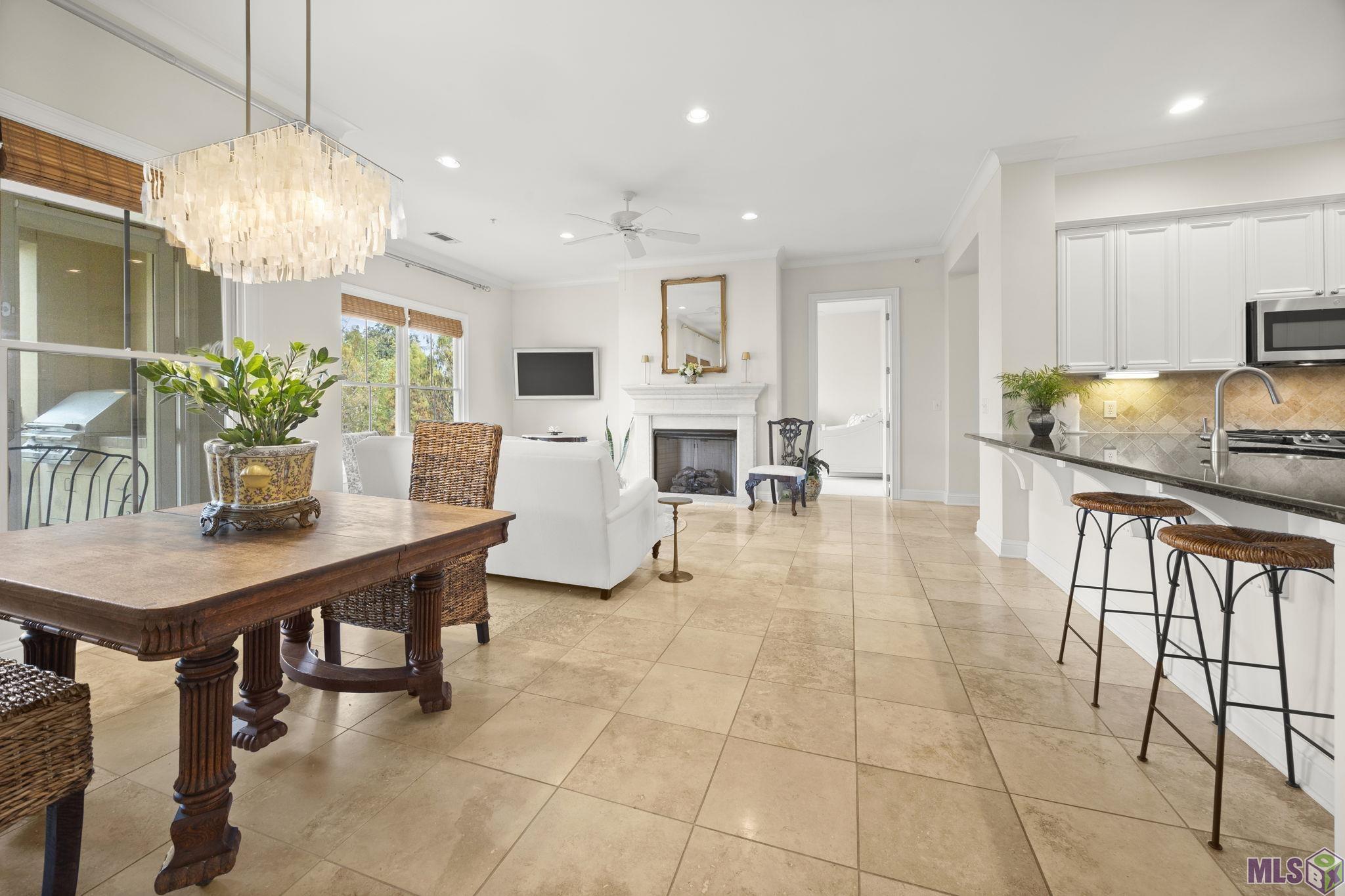 998 Stanford Avenue, Unit 417 Baton Rouge, LA 70808 - Photo 5 of 45 Living and Dining Rooms