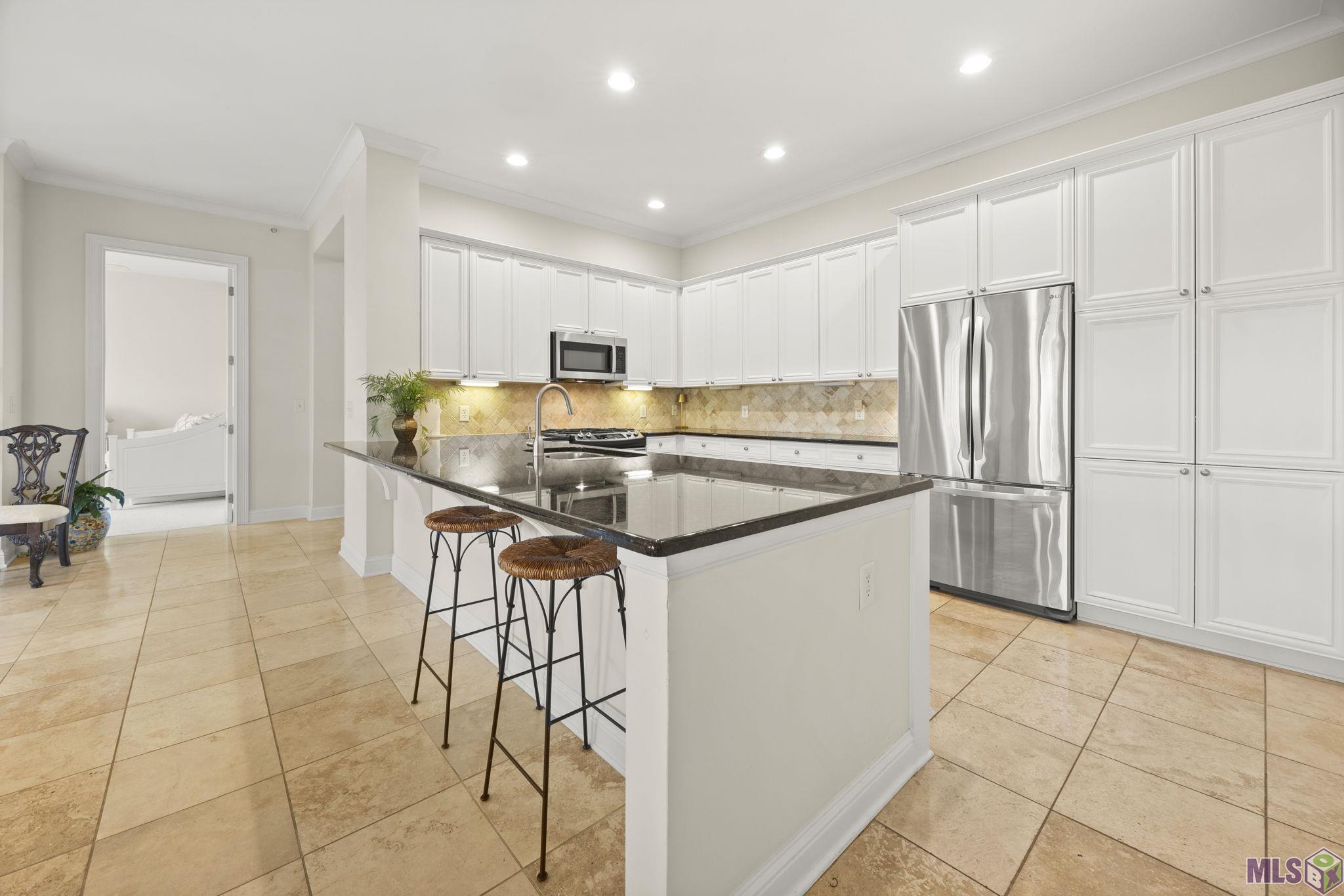 998 Stanford Avenue, Unit 417 Baton Rouge, LA 70808 - Photo 6 of 45 Kitchen