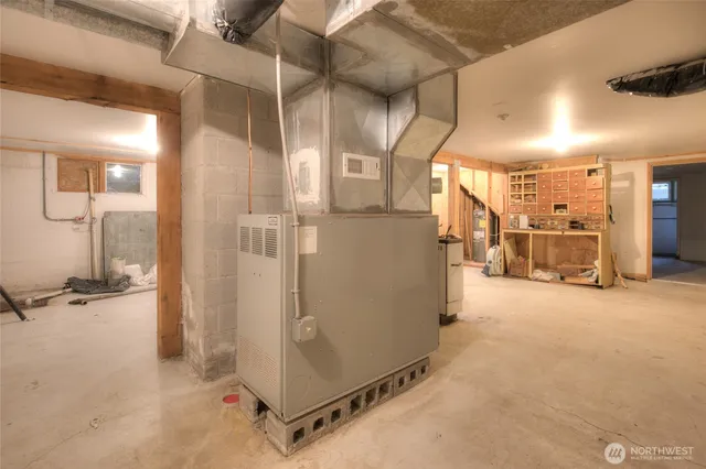 an empty room with a empty space