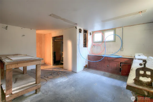 a view of a yard with a tree