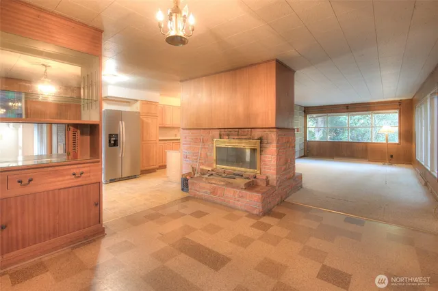 a view of a livingroom with a fireplace
