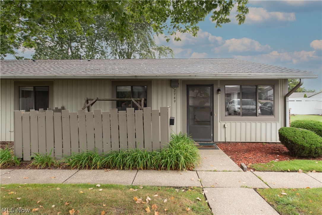 2749 Mull Avenue Akron, OH 44321 - Photo 2 of 14 This cozy move-in ready ranch is waiting for you!