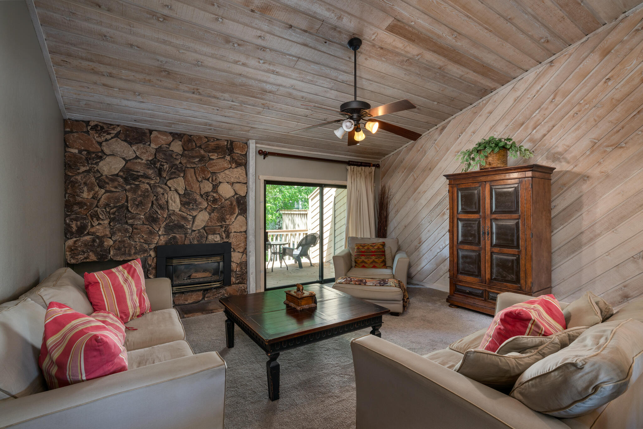 2698 Ridge Lane, Unit 2698 Sun Valley, ID 83353 - Photo 3 of 17 Family Room