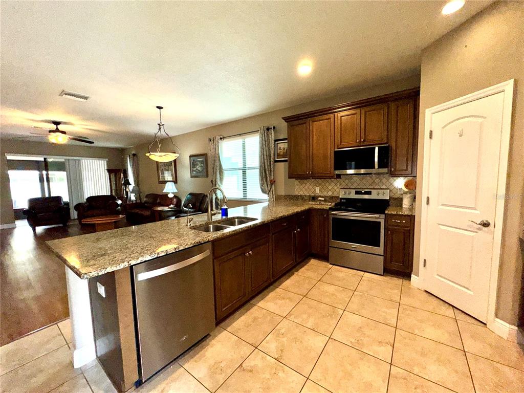 12419 Betony Court New Port Richey, FL 34654 - Photo 9 of 32