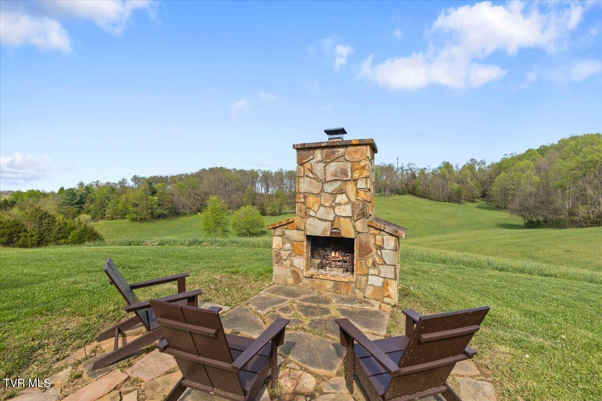 460 Lowell Jones Road Piney Flats, TN 37686 - Photo 4 of 101 71-128A0815