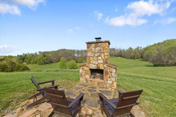 $1,690,500 | 460 Lowell Jones Road, Piney Flats, TN 37686