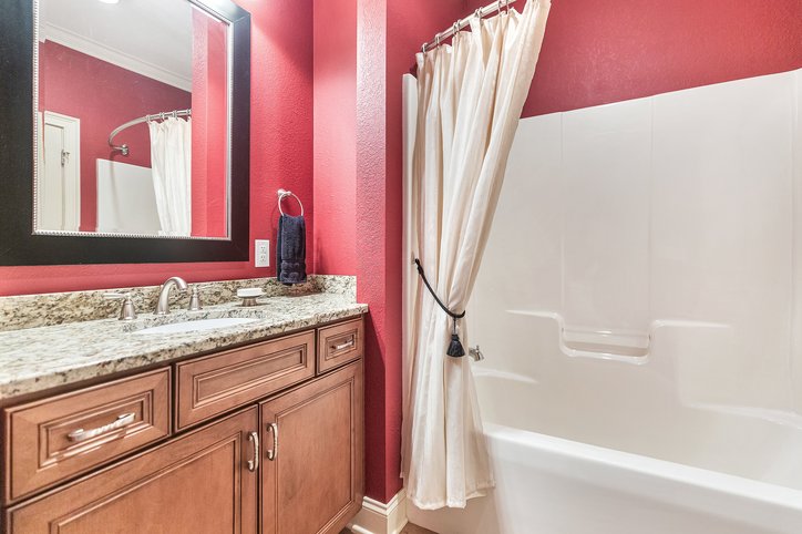 402 Boaters Row Fair Play, SC 29643 - Photo 7 of 50 This bathroom offers a refreshing aesthetic with a functional vanity and a clean bath.
