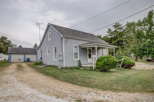 $63,000 | 402 Minard Street, Jerseyville, IL 62052