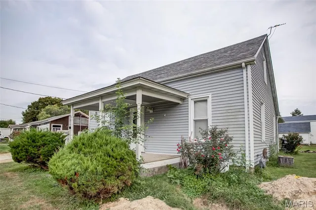$65,000 | 402 Minard Street, Jerseyville, IL 62052