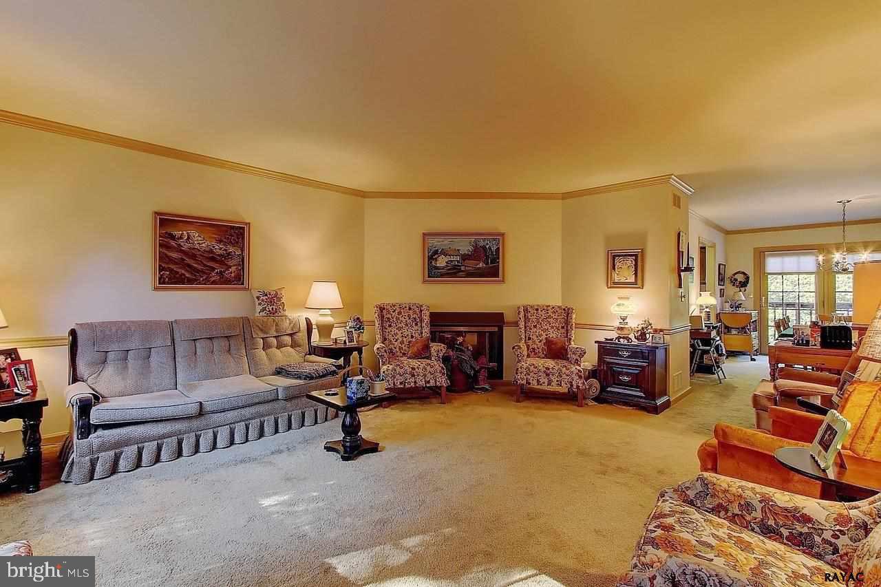 403 Chambers Ridge York, PA 17402 - Photo 3 of 23 Gallery Image 3