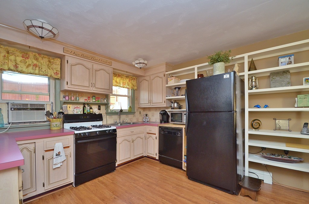 6 Glendale Road Wareham, MA 02532 - Photo 3 of 22