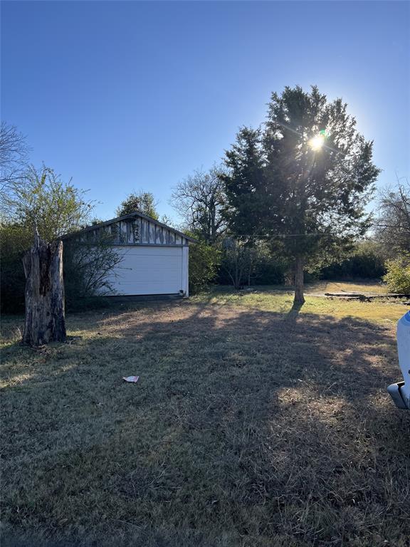 806 East Parkerville Road DeSoto, TX 75115 - Photo 3 of 6 a view of a house with swimming pool and a yard