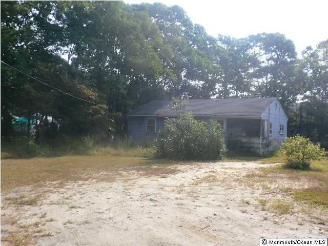 302 Worth Road Brick, NJ 08723 - Photo 2 of 3 a view of outdoor space with lake view