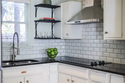 $500,000 | 1105 West 43rd Street, Austin, TX 78756