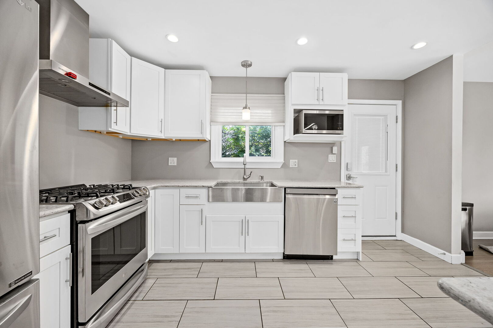 8104 Gross Point Road Morton Grove, IL 60053 - Photo 4 of 40