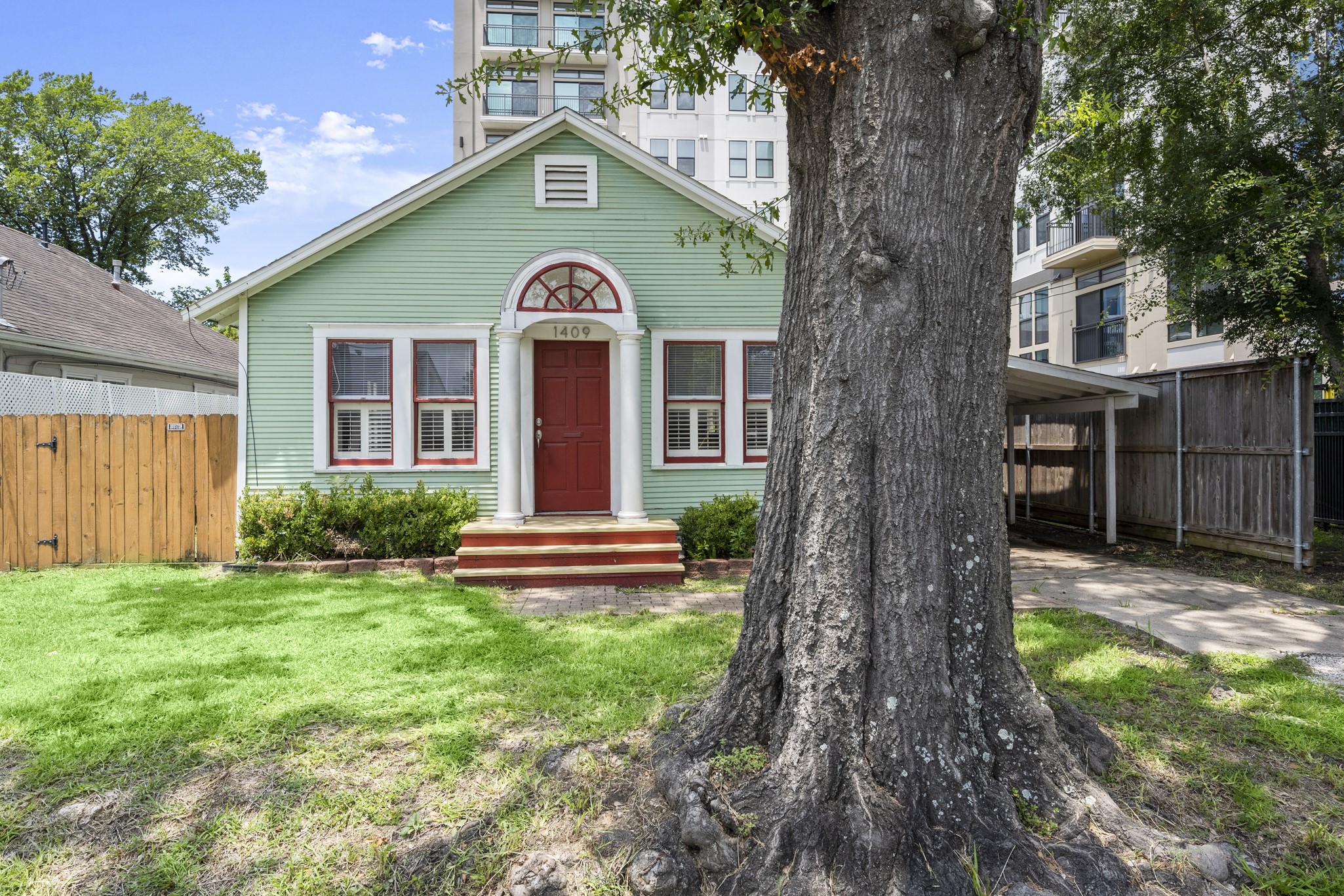 1409 Dorothy Street Houston, TX 77008 - Photo 3 of 24