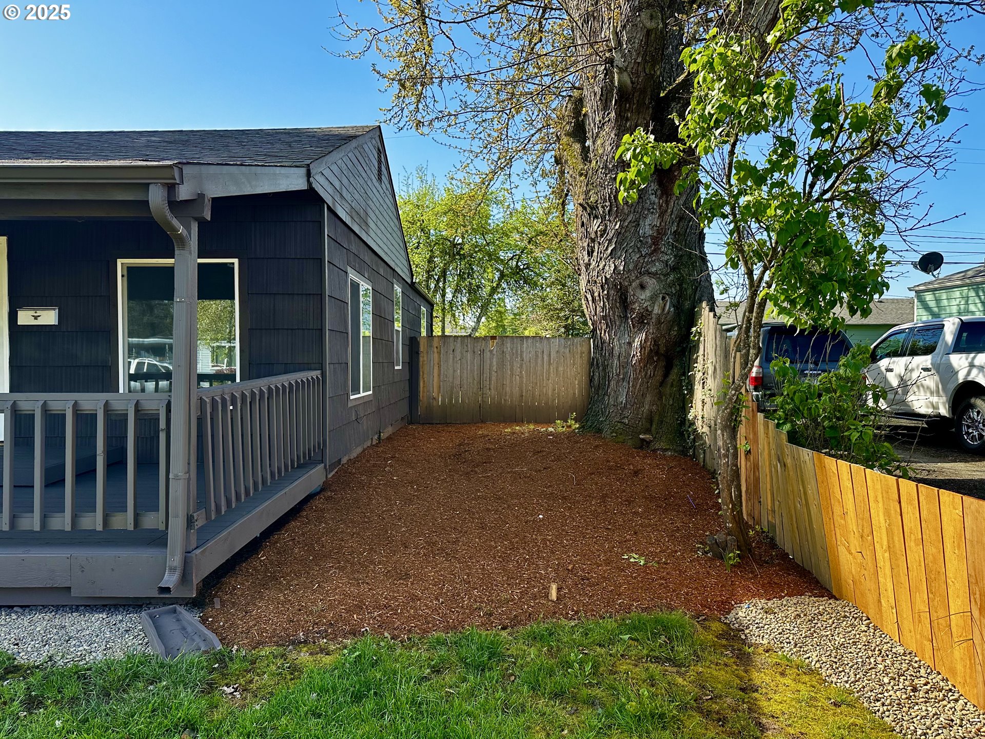 1733 I Street Springfield, OR 97477 - Photo 5 of 28 a view of a house with a yard