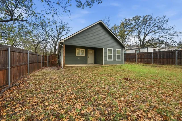 $1,400 | 607 East Day Street, Denison, TX 75021